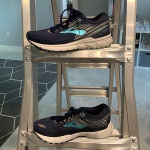 Brooks Adrenaline GTS 19